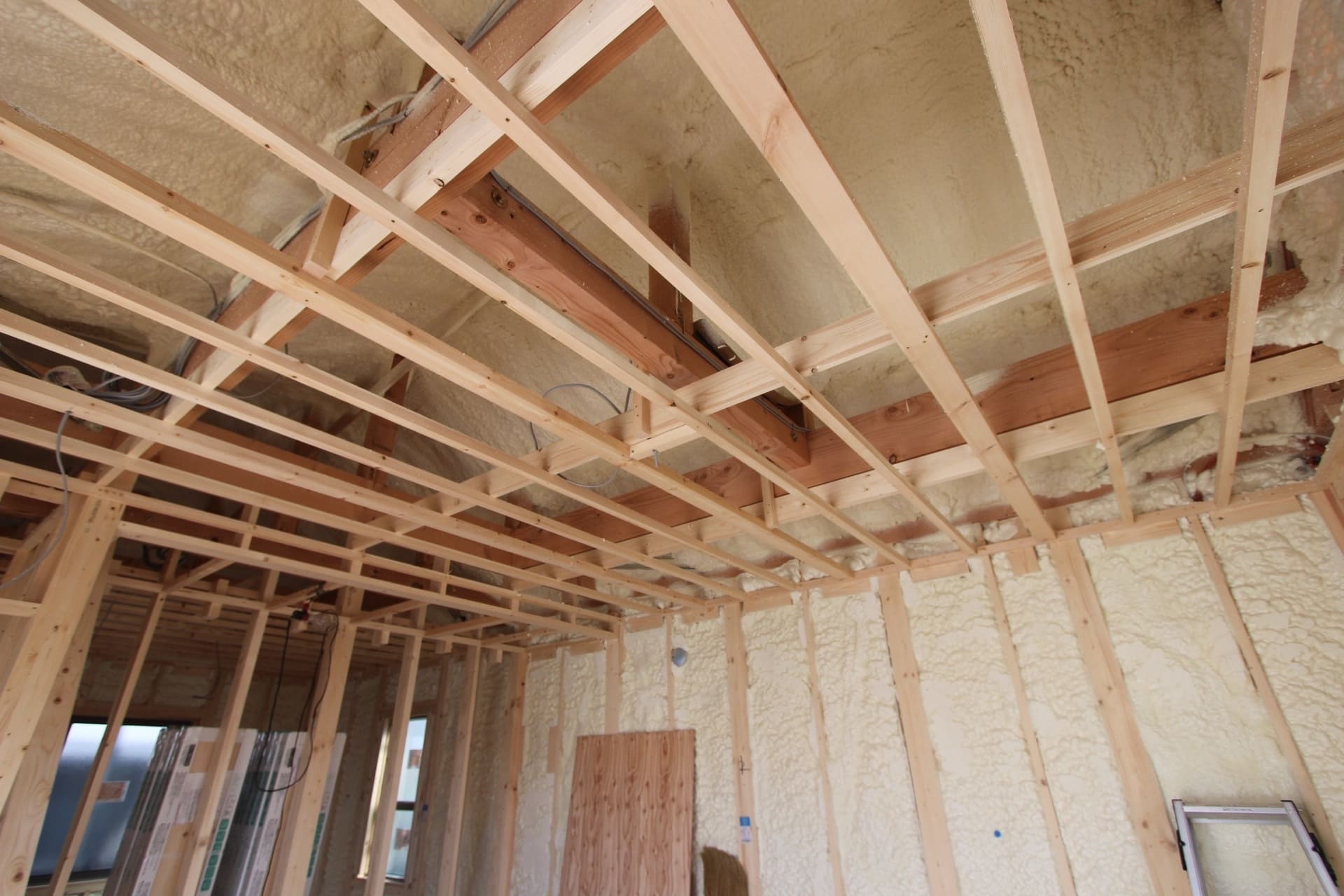 屋根断熱とは?天井断熱との違い